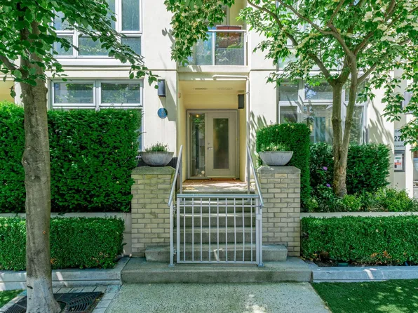 1227 Richards St, Vancouver, BC V6B 3G3