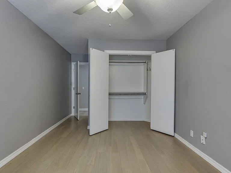 2701 Shady Tree Ln — Photo 14