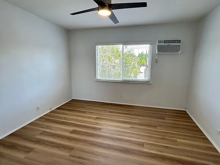 1957 Frank St / 2519 Virginia Ave — Photo 22