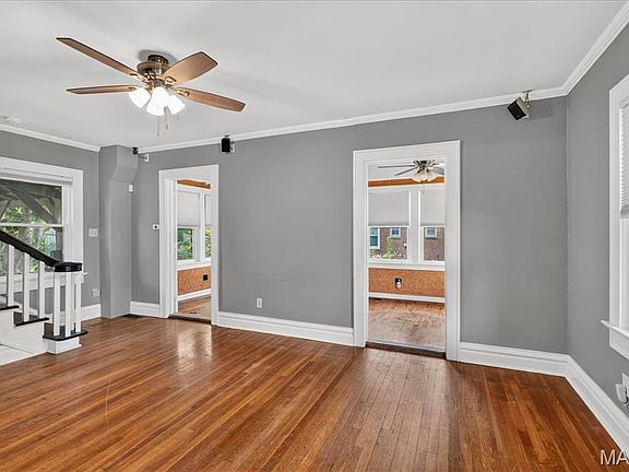 3rd image of 9122 Delphine Ave