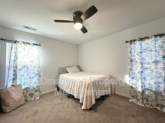 5th image of 2604 Greenwood Dr