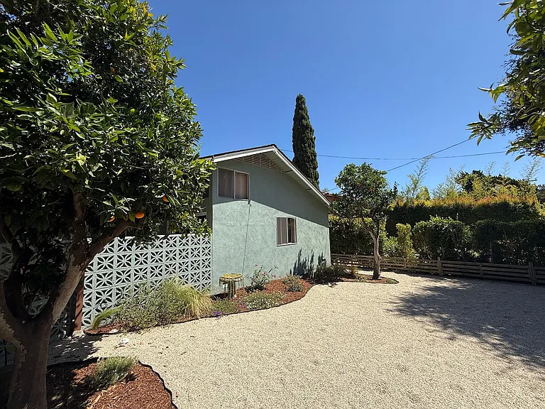 630 Tabor Ln — Photo 3