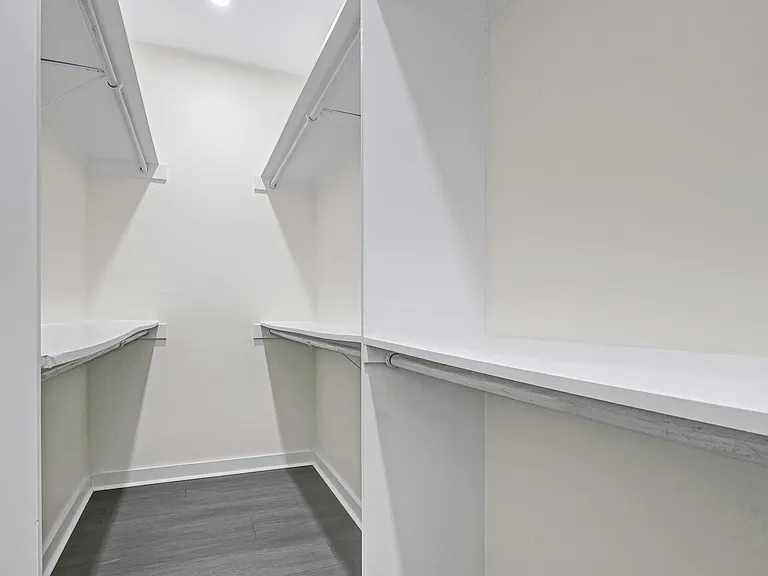 2412 Lucas St — Photo 12