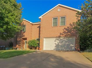 7023 Park Green Dr, Arlington, TX 76001