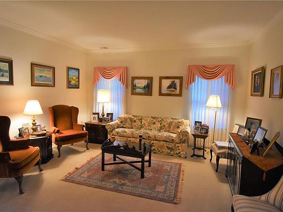 4th image of 65 Glenmoor Cir S