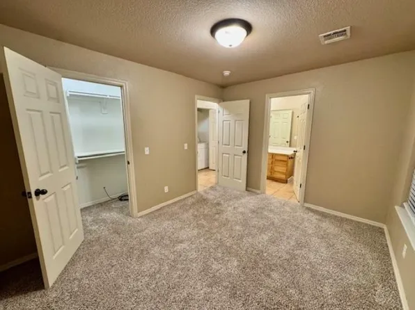 1355 N Oakland Ave, Fayetteville, AR