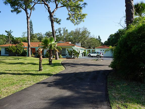 5th image of 1851 Oak Creek Dr