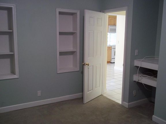3rd image of 811 W Kirby St