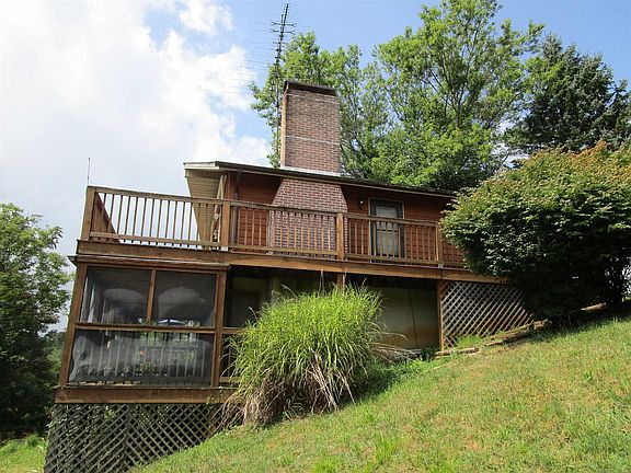 3rd image of 1384 Lakewood Dr