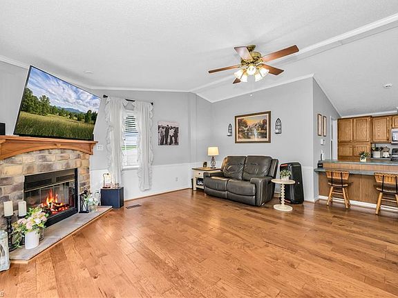 3rd image of 238 Pilgrim Ridge Rd