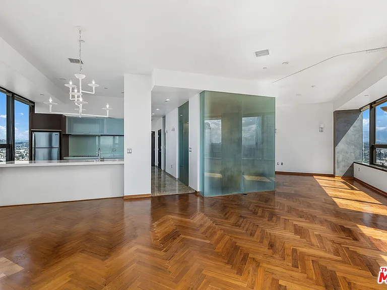 1100 Wilshire Blvd #2911 — Photo 13