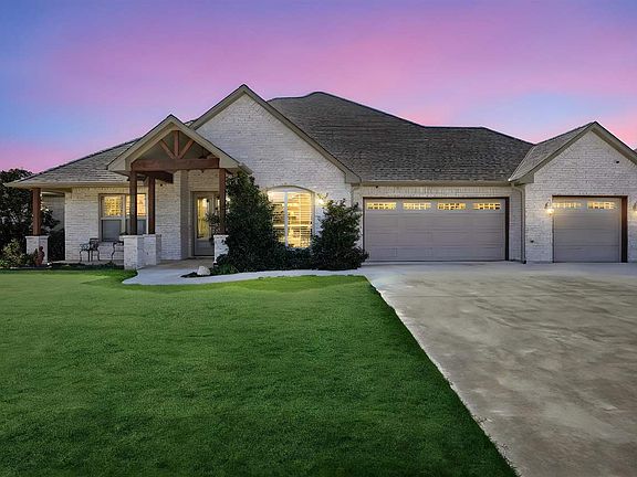 4th image of 2421 NE Meadowlark Ln