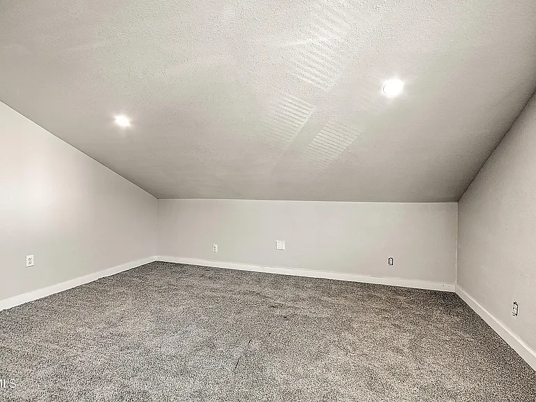 488 Virgil Ave — Photo 19