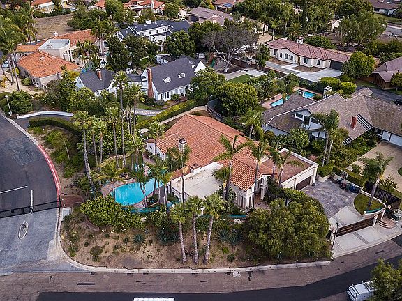 2nd image of 451 Jacaranda Dr