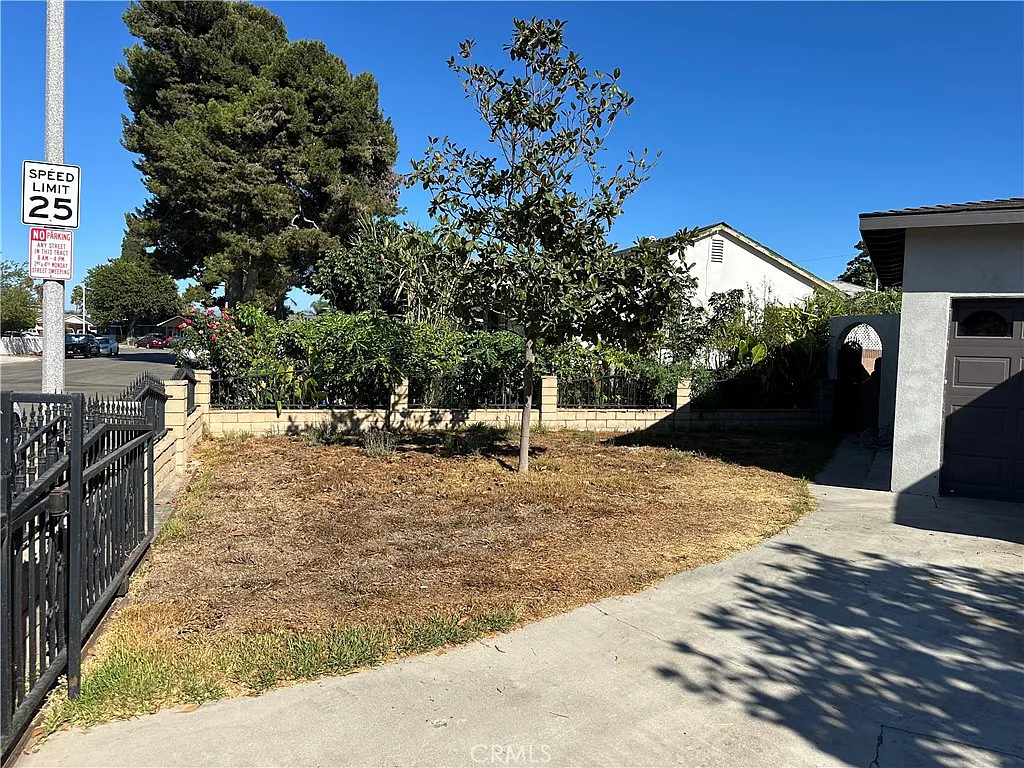 3 bed, 2.5 bath, 1592 sqft, $4,200 — Photo 3