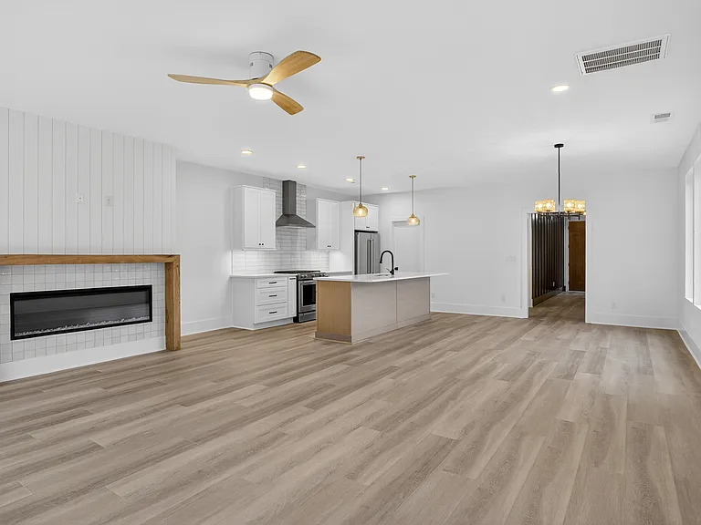 1311 Condon St — Photo 5