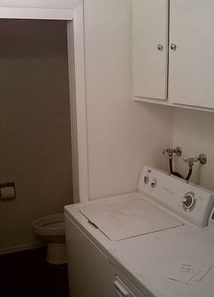 Washer/Dryer 1/2 Bath