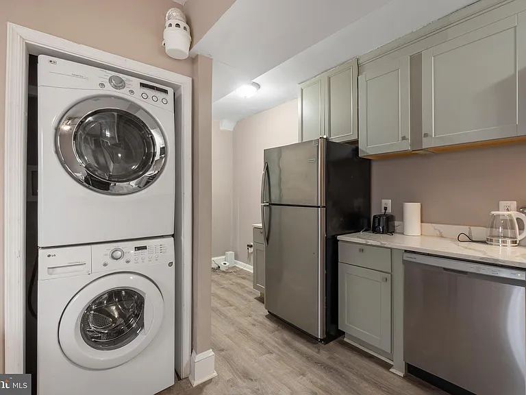 1526 V St SE #2 — Photo 8