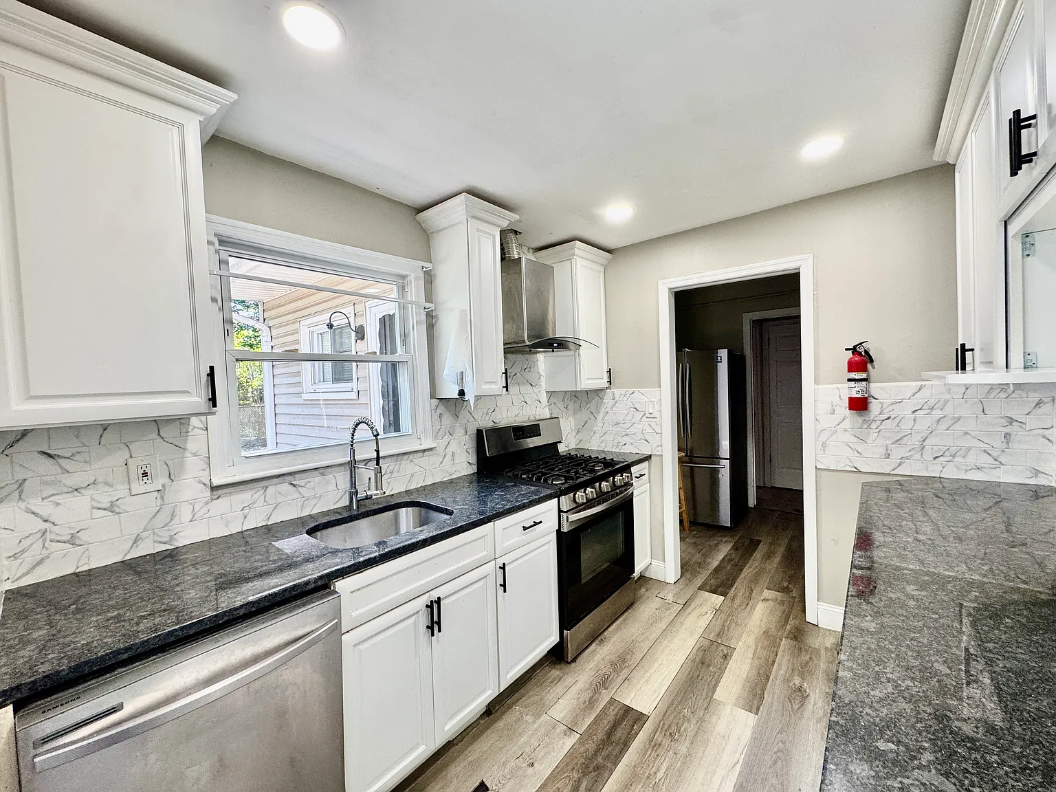 5 bed, $4,199 — Photo 1
