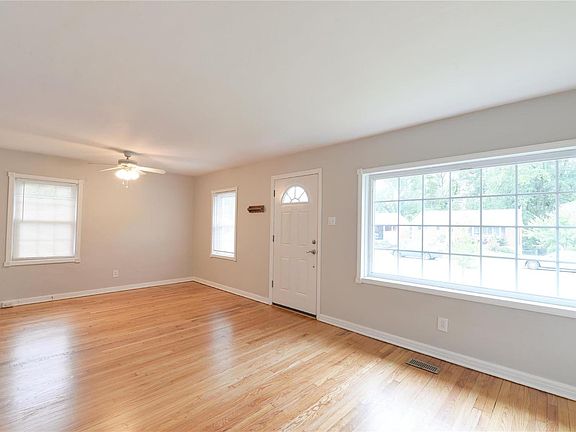 5th image of 7569 Shaftesbury Ave