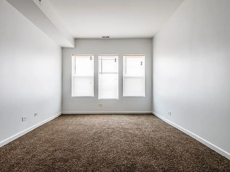 447 N Austin Blvd — Photo 19