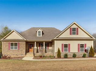 7901 Kaleigh Ct, Browns Summit, NC 27214