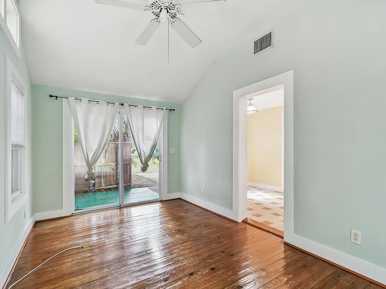 618 Louden Ave — Photo 16