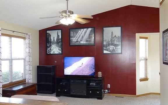 3rd image of 1215 W Basswood Dr