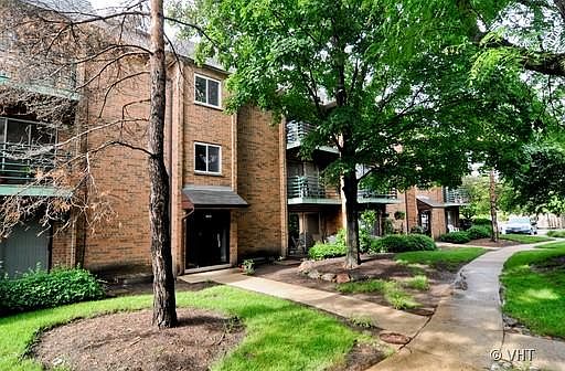 1st image of 904 Casey Ct APT 2