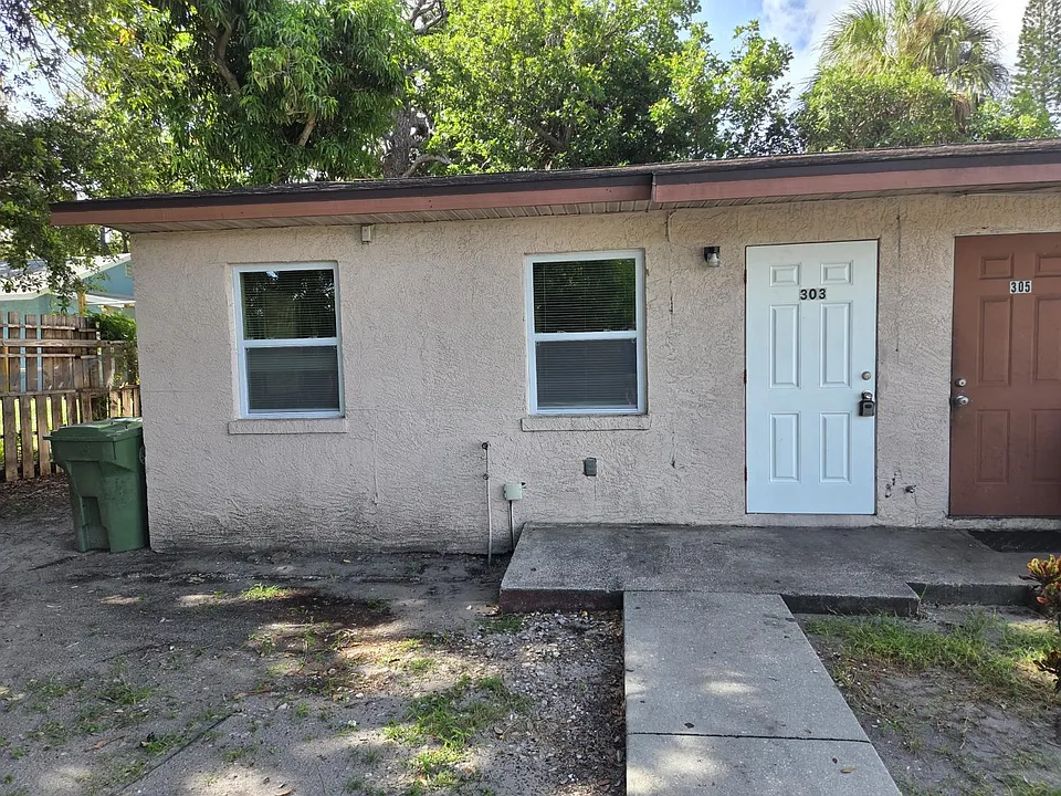 303 10th Ave W