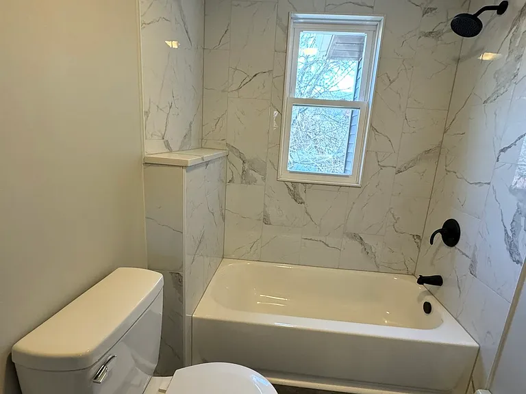 722 E 4th St #3 — Photo 14