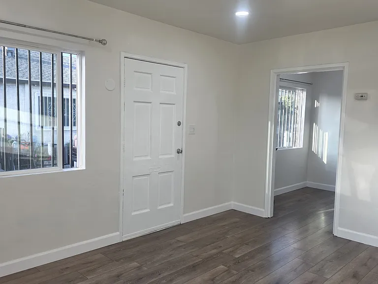 10105 S Inglewood Ave #1 — Photo 1