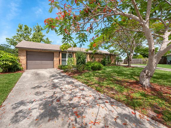 2nd image of 226 NE Arwood Ct