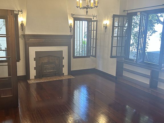 5th image of 339 N Sycamore Ave APT 4