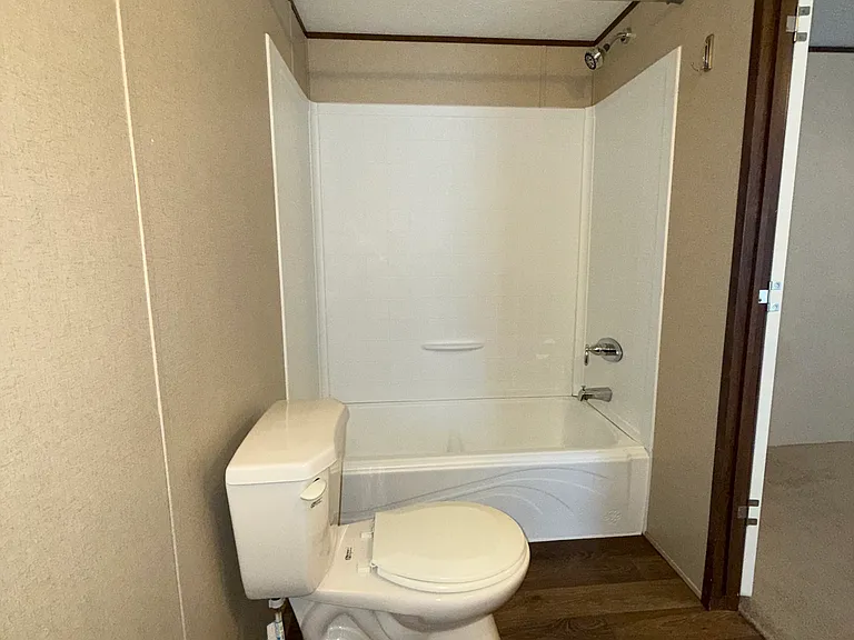 321 City Lake Dr — Photo 8
