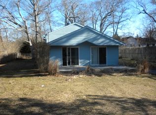 25A Shinnecock Rd, Hampton Bays, NY 11946