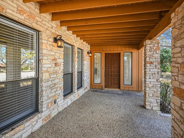 105 Crescent Blf — Photo 3