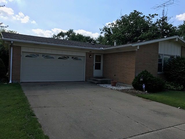 1st image of 370 Hiawatha Dr