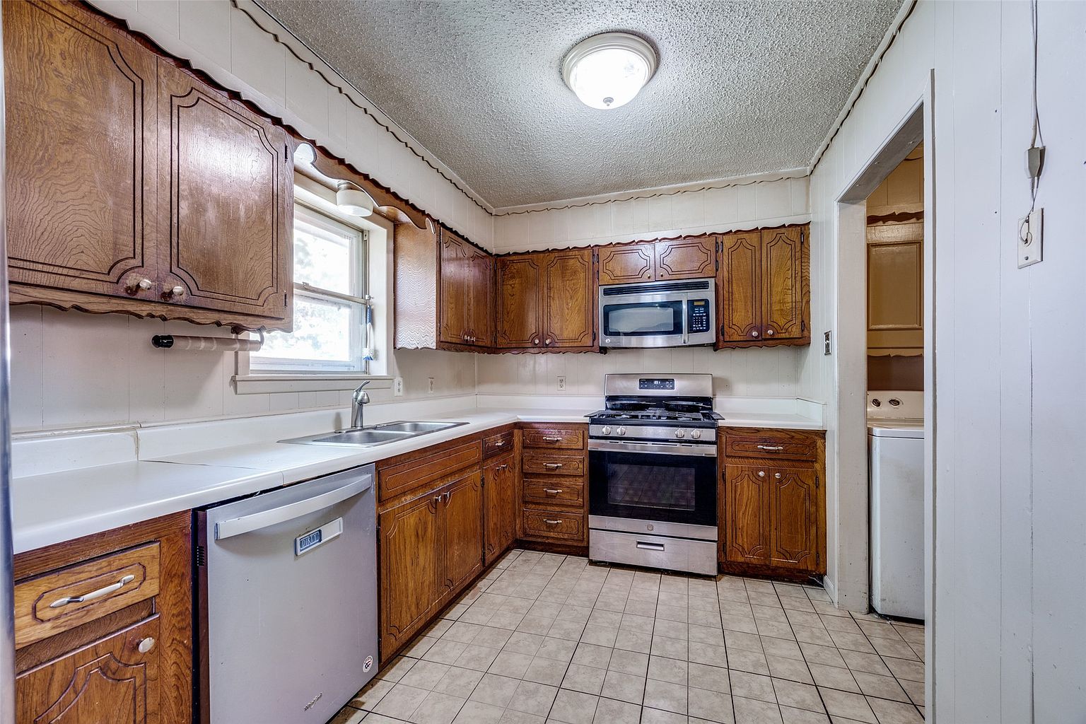 Property in a prime location with modern interiors