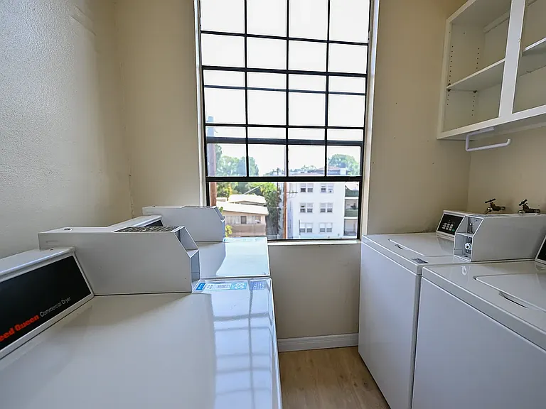 Toluca Lofts — Photo 10