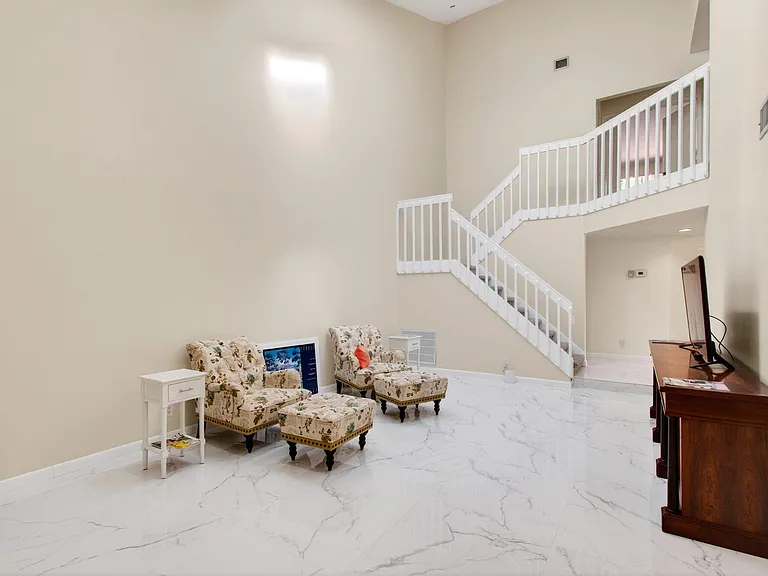 7865 La Mirada Dr — Photo 10