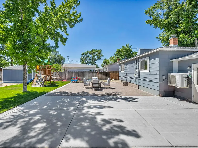 620 Belgrave Ave — Photo 48