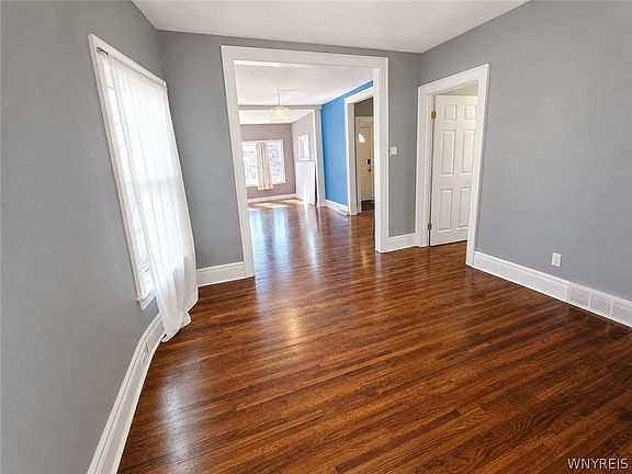 2nd image of 83 Baynes St