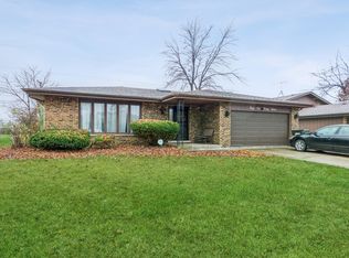 3427 S Manor Dr, Lansing, IL