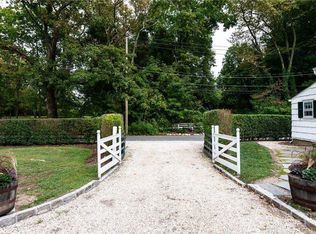 28 Factory Pond Rd, Locust Valley, NY 11560