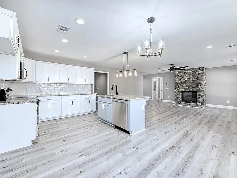 3943 Westgate Dr — Photo 4