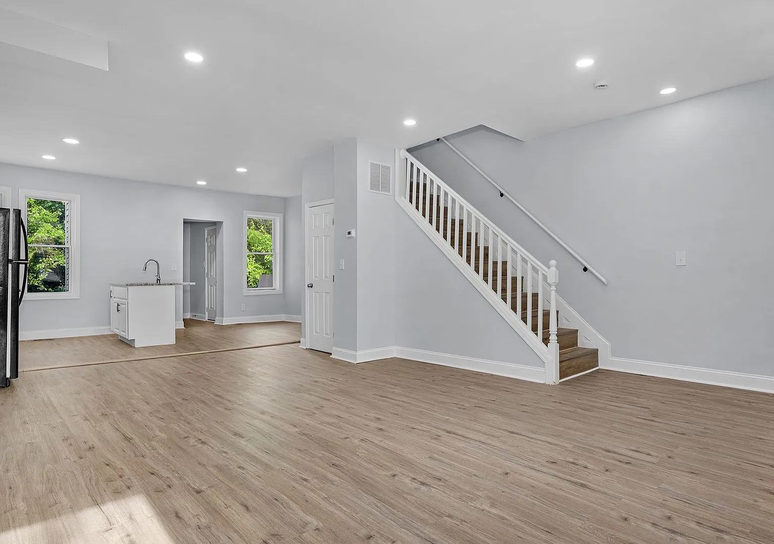 Newly renovated 3 bed and 1.5 bathroom in Allendale Neighborhood of Baltimore — Photo 1