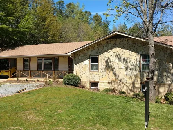 4618 Woodstock Rd, Roswell, GA 30075