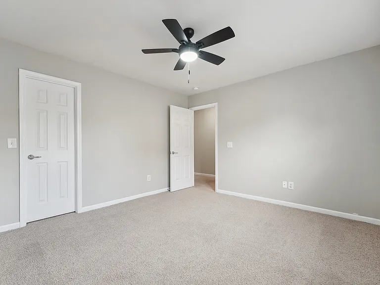8223 Pilots View Dr — Photo 22