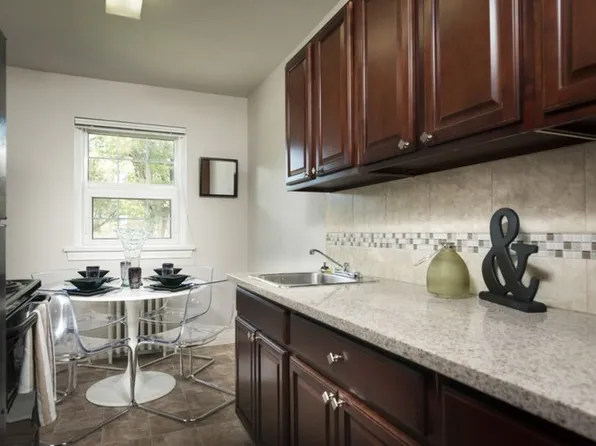34 Langside St #1A, Winnipeg, MB R3C 1Z2